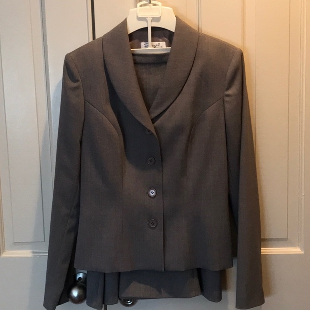 Spiegel Gray Suit (Blazer/Skirt) - Like New